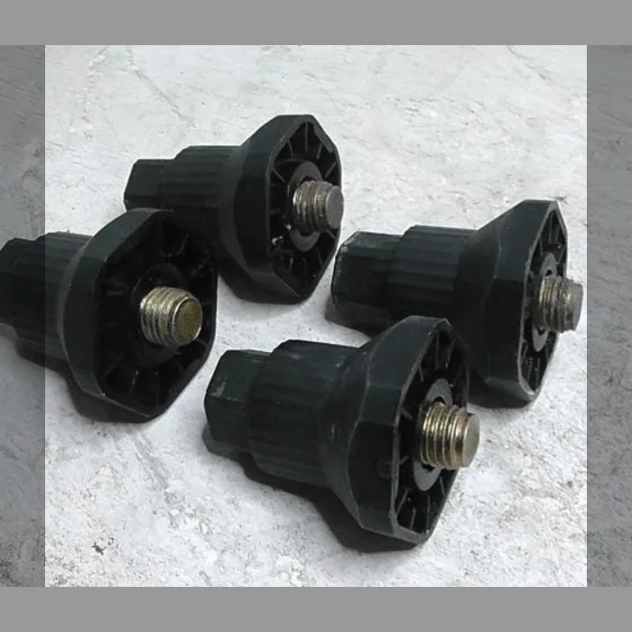 業務用冷蔵庫　業務用冷凍庫　アジャスター　4個セット